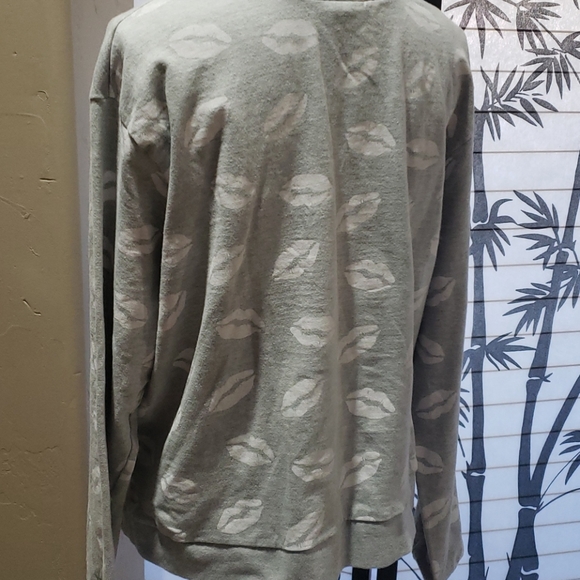 🍉👄👄👄Lovely Lips Sweatshirt - Picture 4 of 4